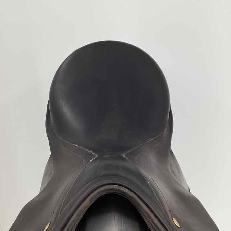 18" Prestige used dressage saddle B