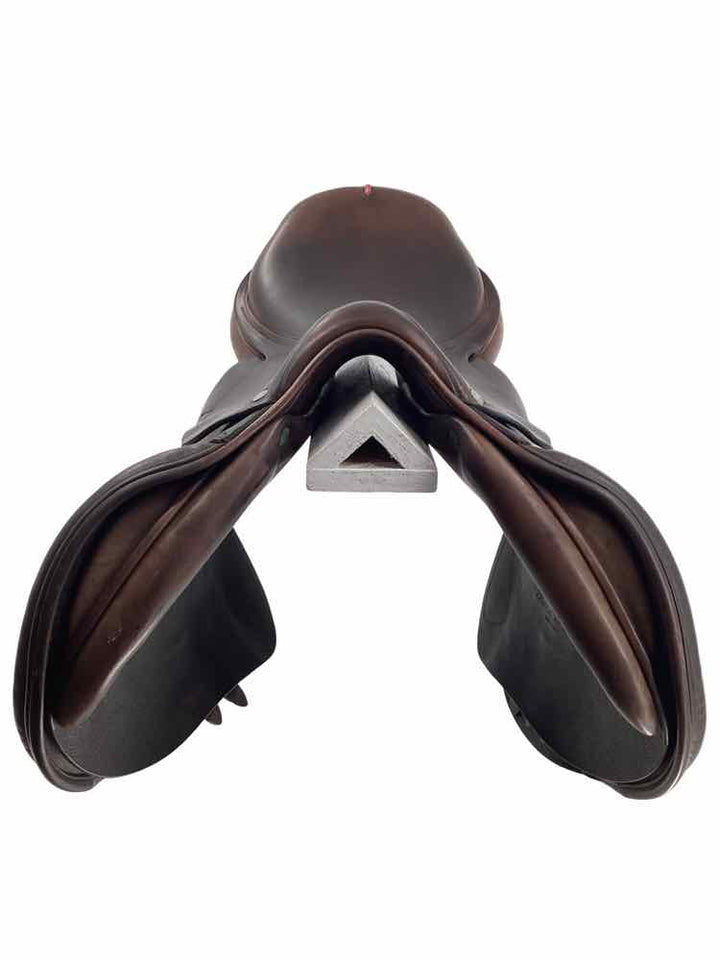 18" Equipe Grand Prix used close contact saddle