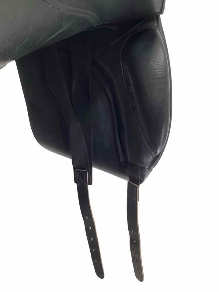 17.5" M Toulouse used dressage saddle