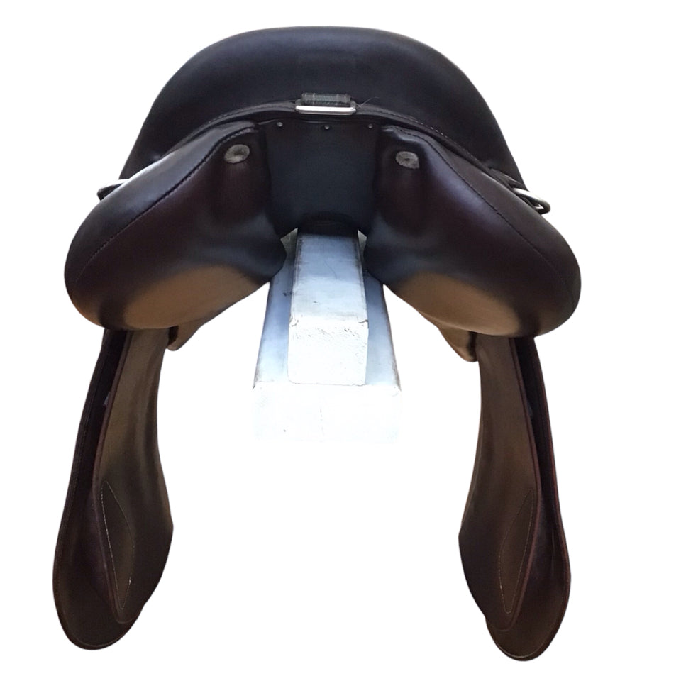 17" Devoucoux Biarritz O Medium Used Hunter/Jumper Saddle - H