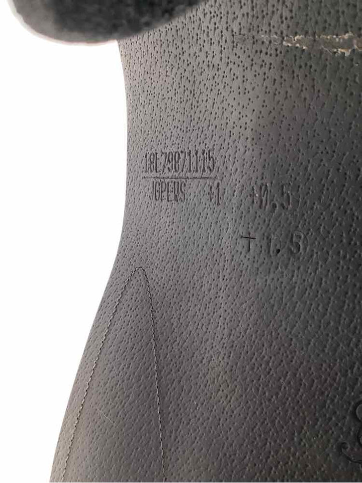 18" Equipe Grand Prix used close contact saddle