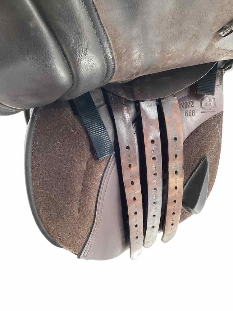 17" HCS Highland cob jump used close contact saddle wool B