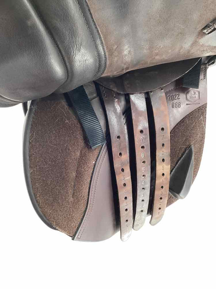 17" HCS Highland cob jump used close contact saddle wool B