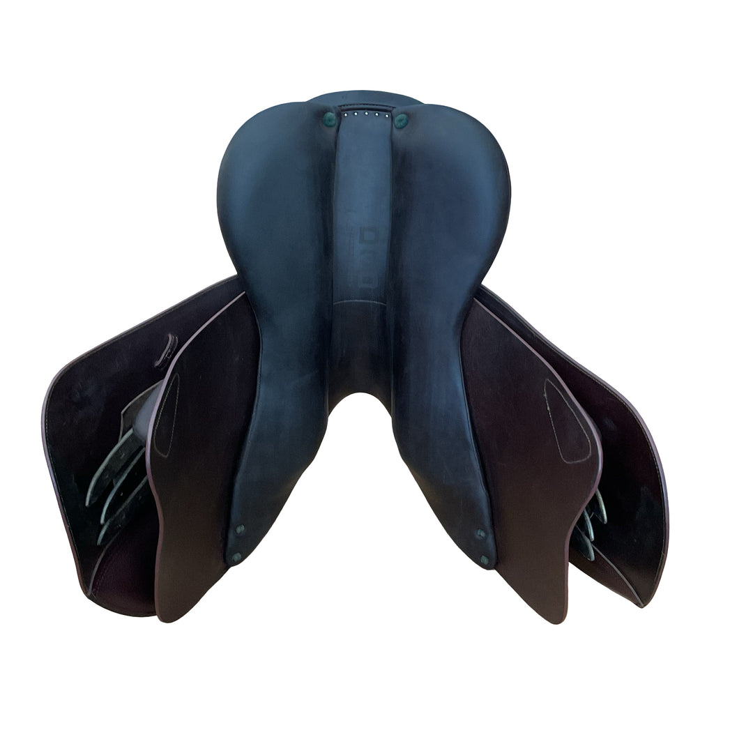 17" Devoucoux Biarritz O Medium Used Hunter/Jumper Saddle