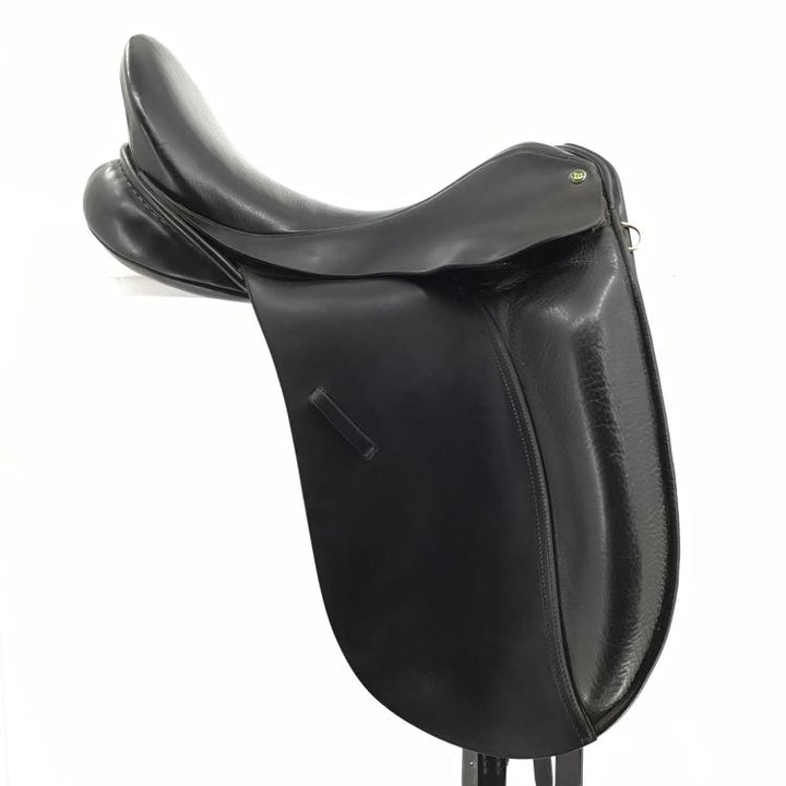 17.5" Windsor used dressage saddle B