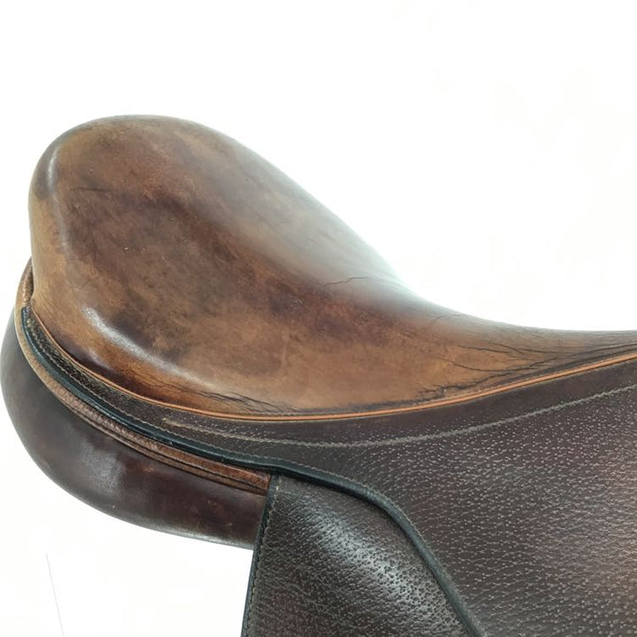 17.5" Beval used close contact saddle B