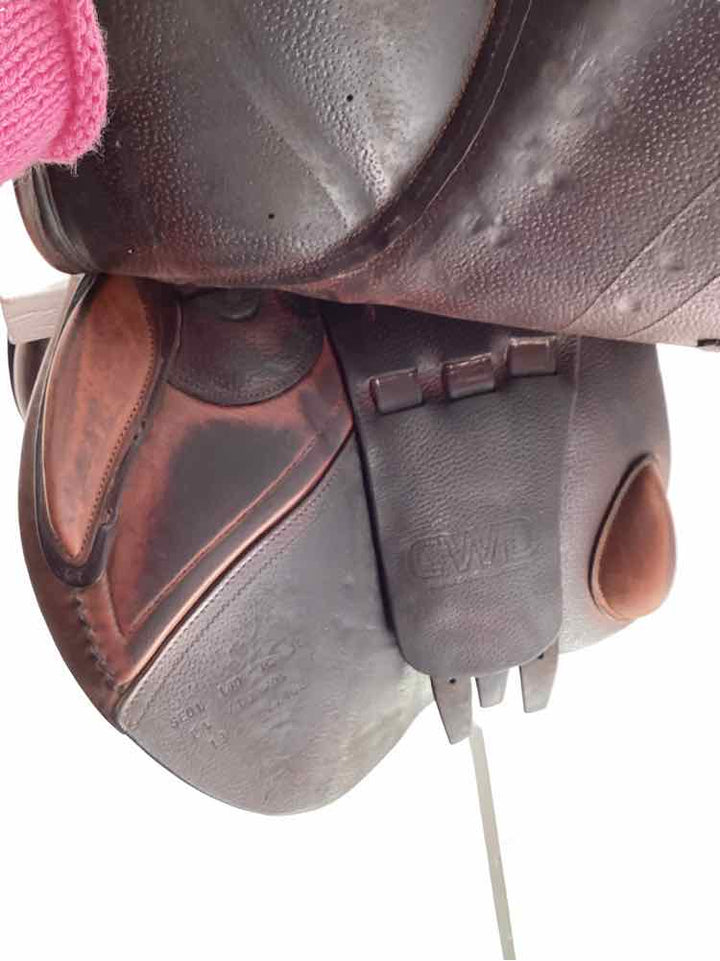 18" CWD used close contact saddle forward flap