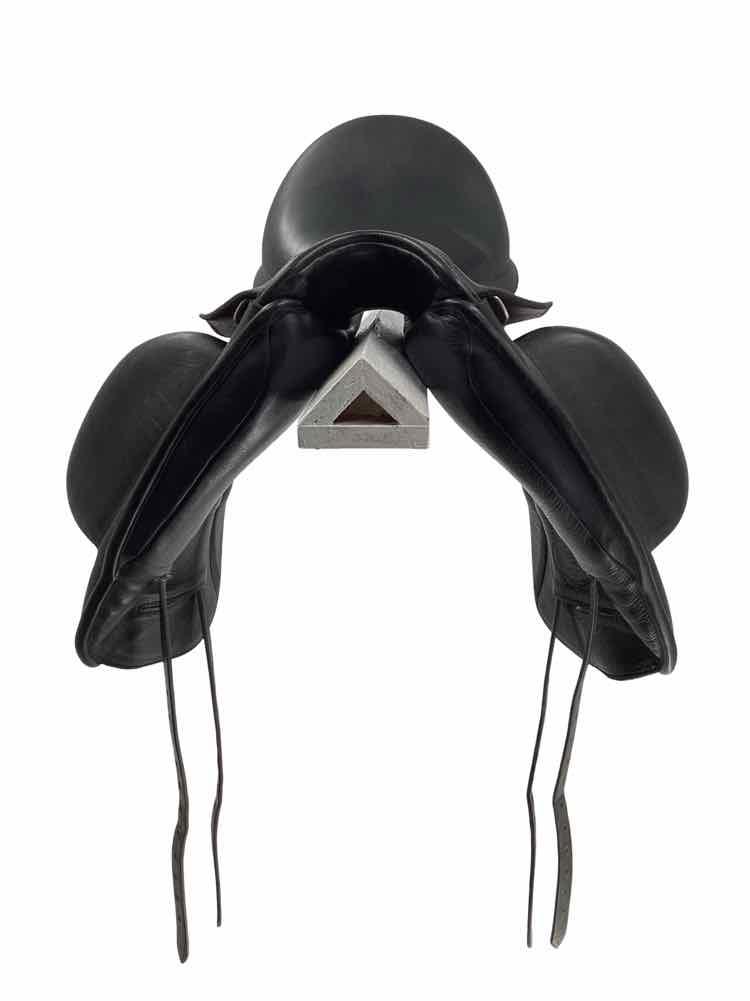 18" Custom Saddlery wool flocked mono flap shorter flap used dressage saddle