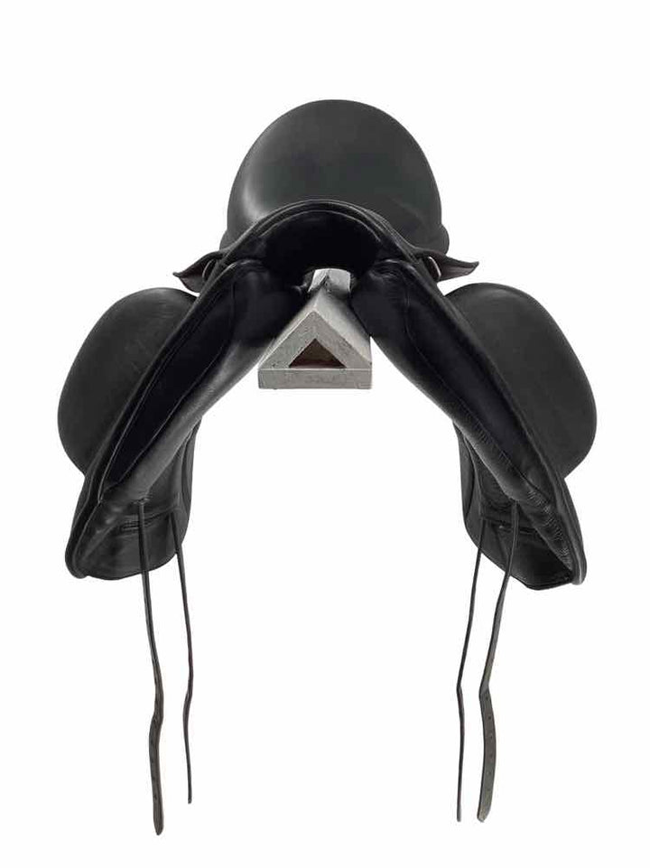 18" Custom Saddlery wool flocked mono flap shorter flap used dressage saddle