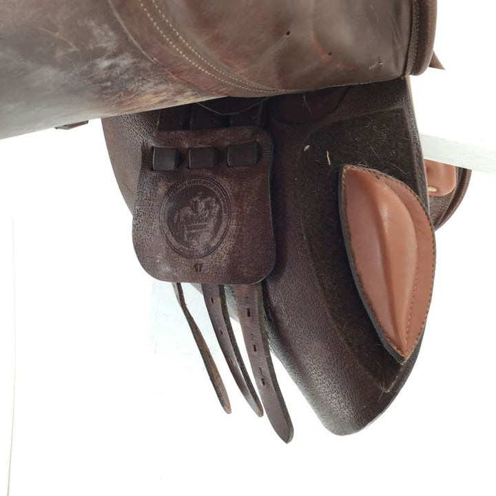 17" Collegiate used close contact saddle B