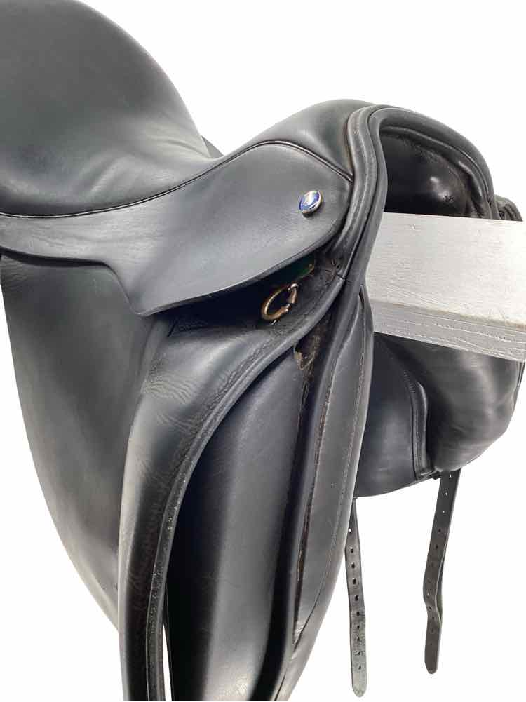 17.5" Hulsebos used dressage saddle B