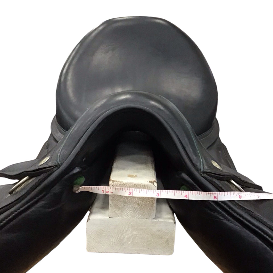 17.5" Devoucoux Loreak Medium Used Dressage Saddle - H