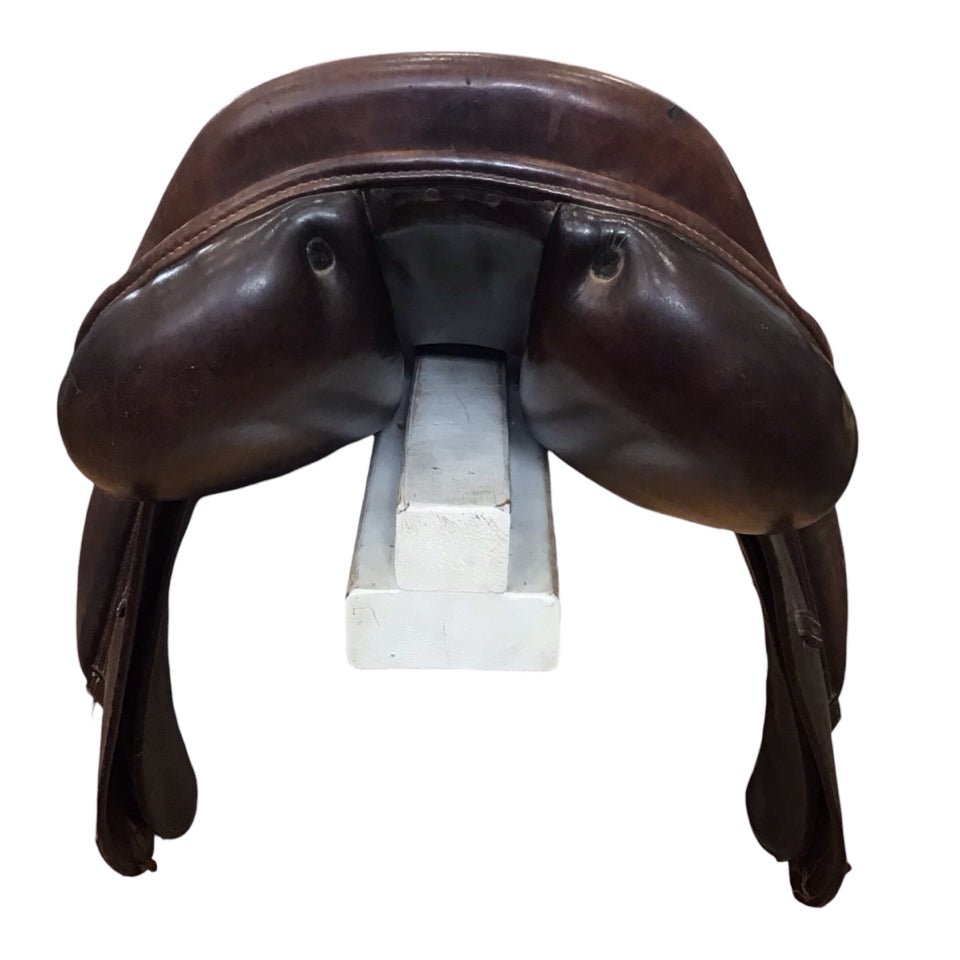 17.5" M. Toulouse Lucia II Wide Used Hunter/Jumper Saddle - H