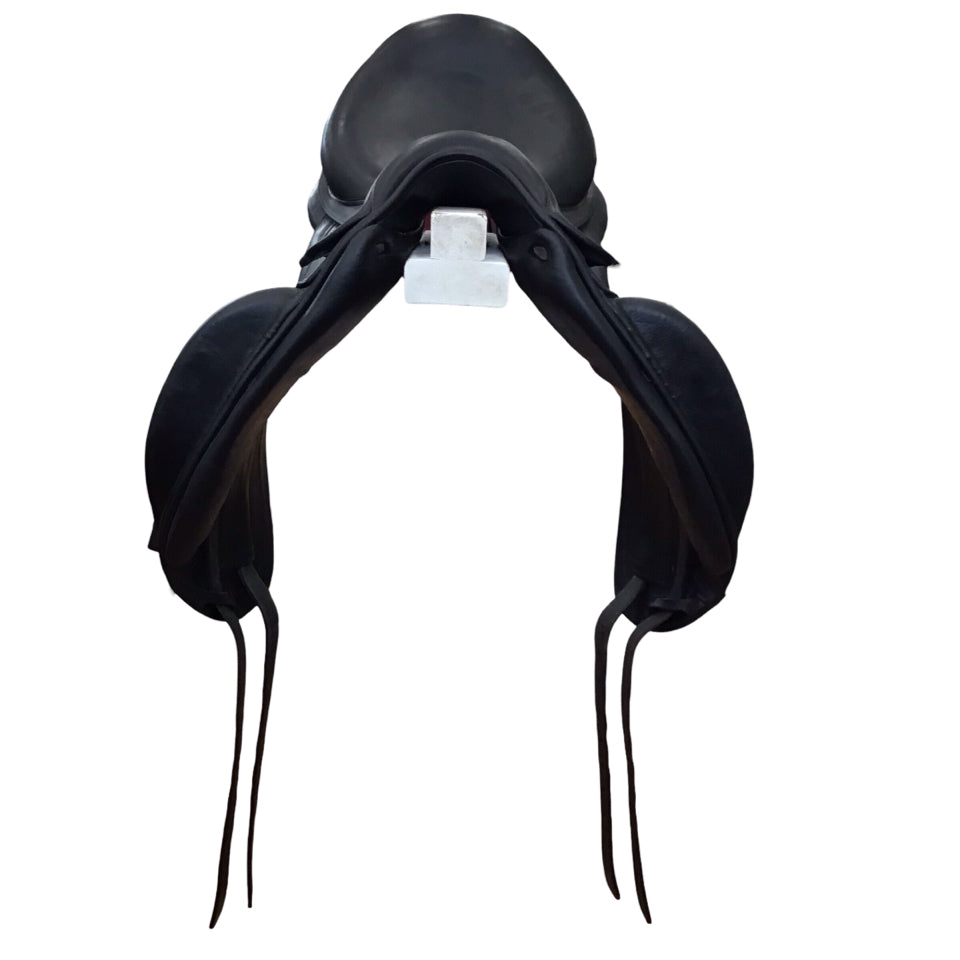 17" CWD SE08 Medium Used Dressage Saddle - H