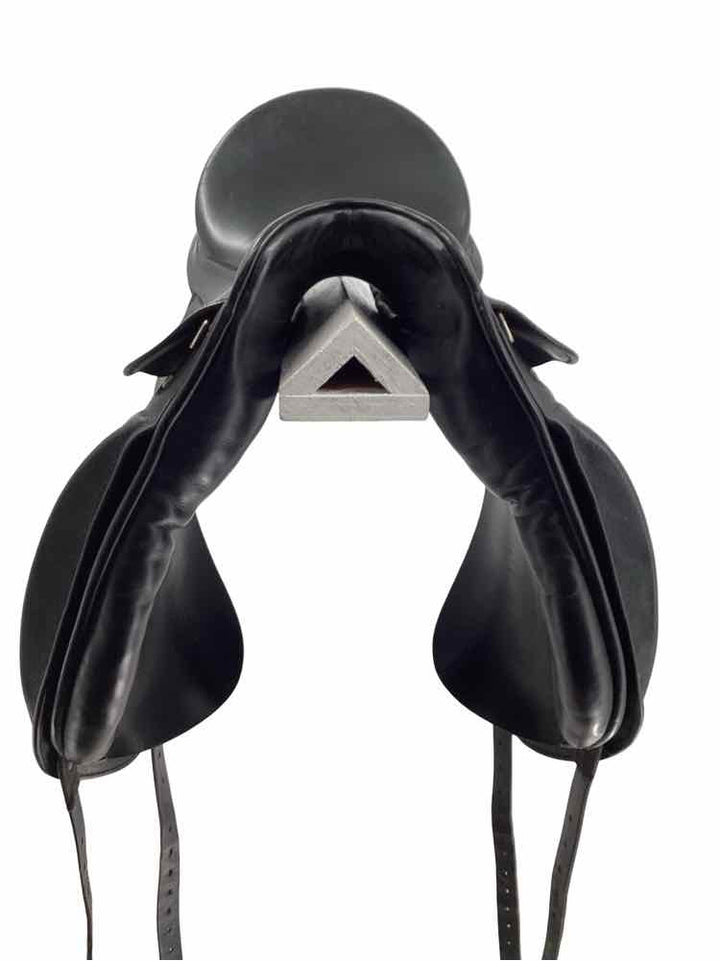 17" Kieffer used dressage saddle B