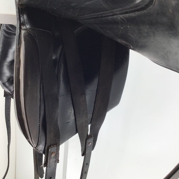 17.5" Kieffer Wein DL used dressage saddle B