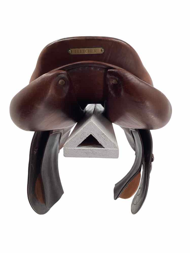 18" CWD used close contact saddle forward flap