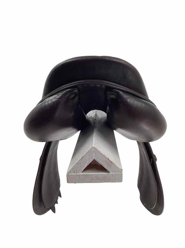 18" Devoucoux Biarritz used close contact saddle