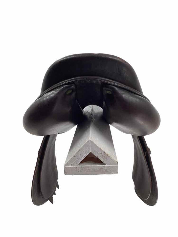 18" Devoucoux Biarritz used close contact saddle