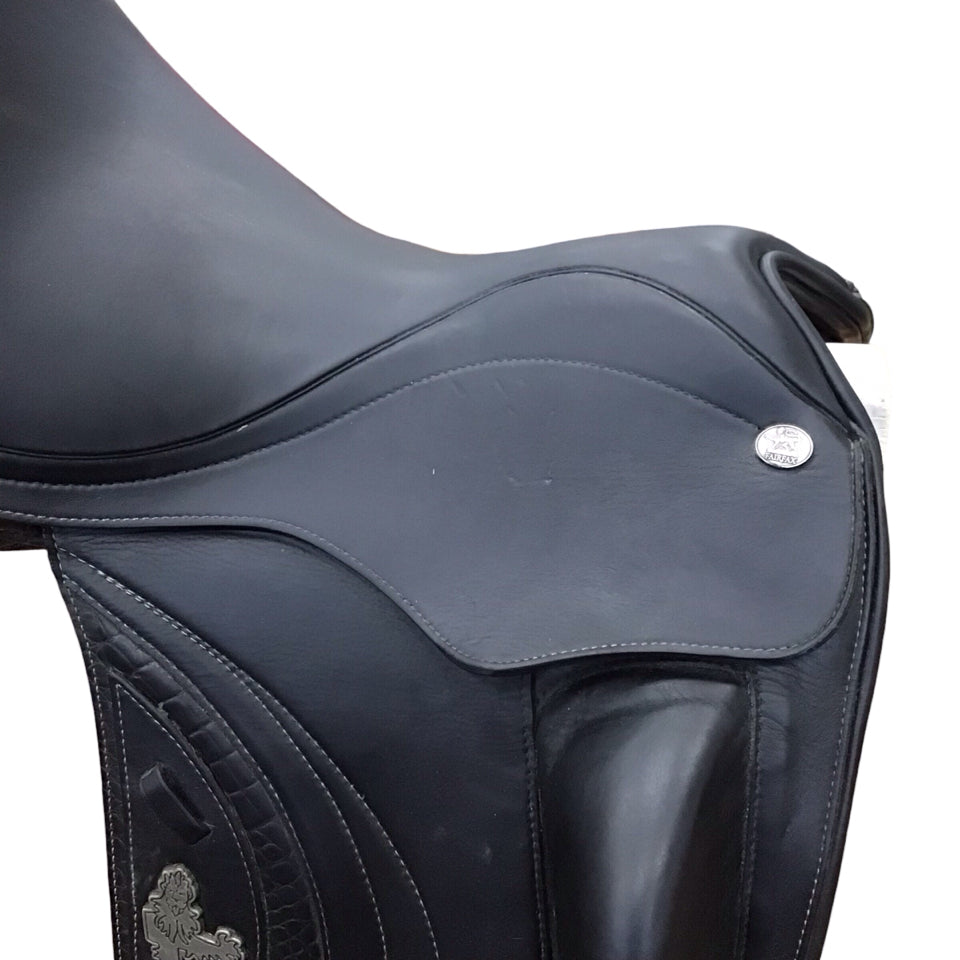 17.5" Fairfax World Class Adjustable Used Dressage Saddle - H