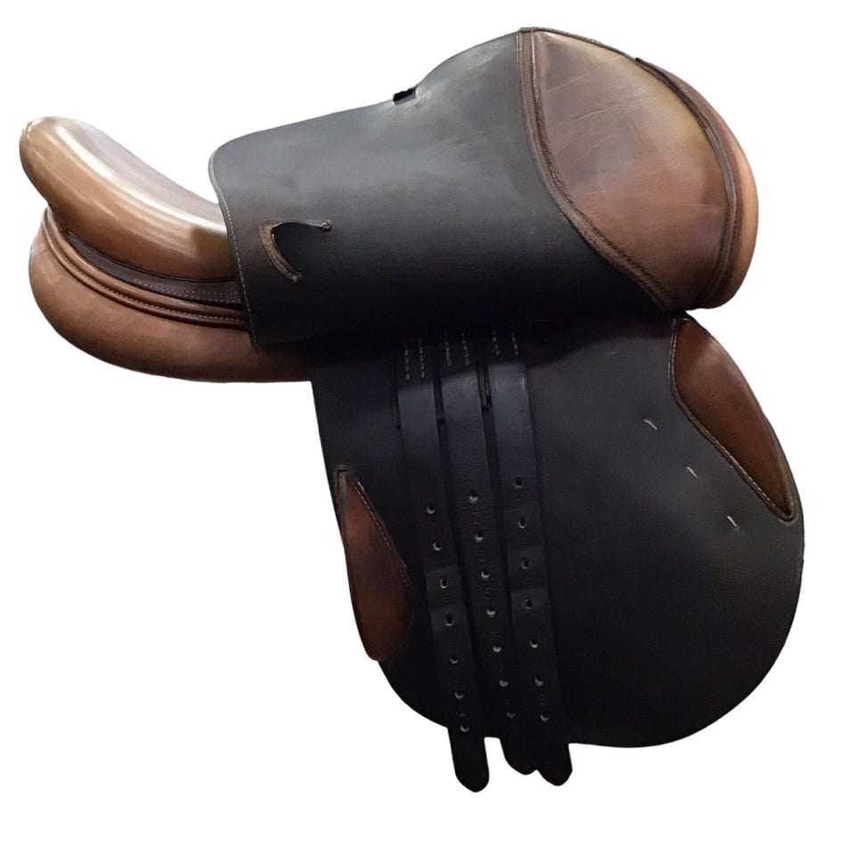 17" Richard Castelow Custom Medium/Wide Used Hunter/Jumper Saddle - H