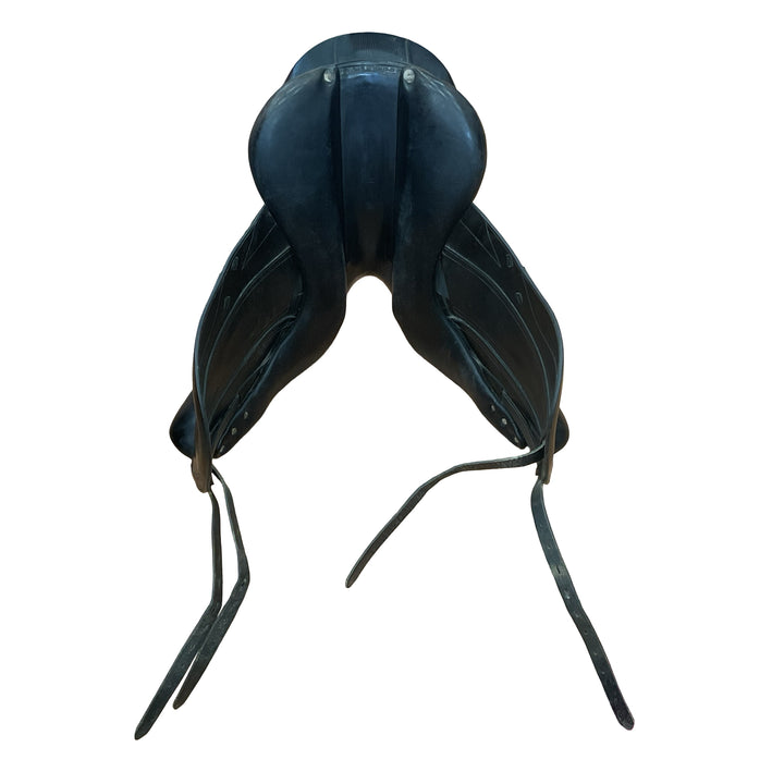 17.5" CWD SE08 Medium Used Dressage Saddle