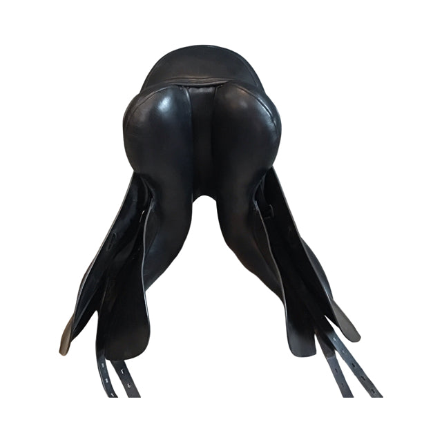 17" Kent & Masters HDS Medium Tree Used Dressage Saddle - C