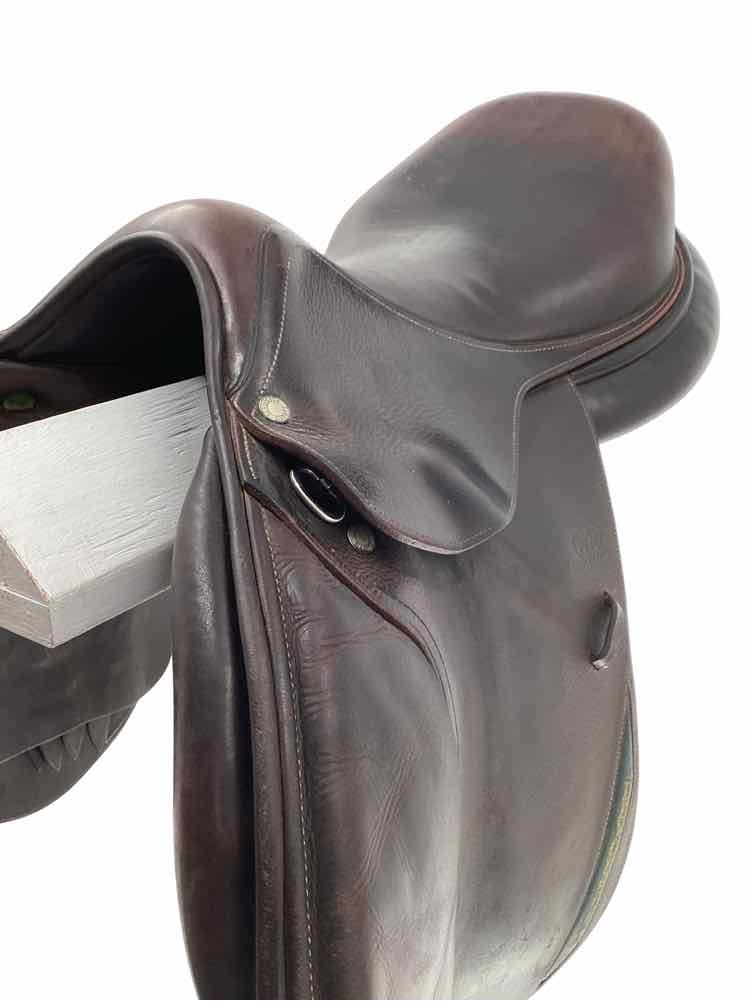 18" Devoucoux Biarritz used close contact saddle
