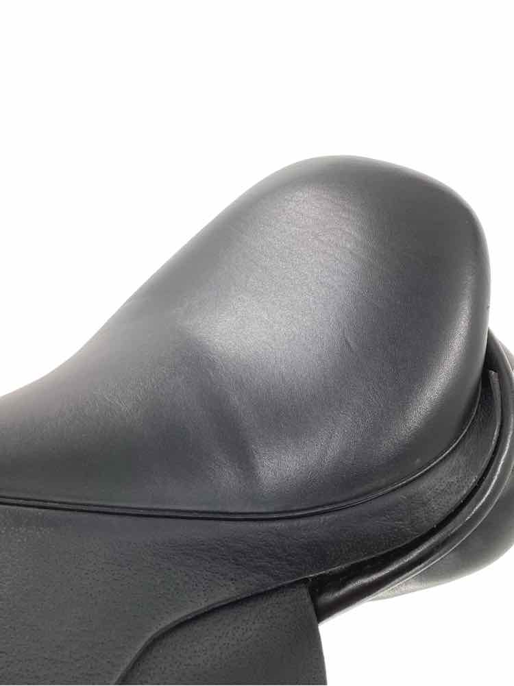 17" Black Country used close contact saddle