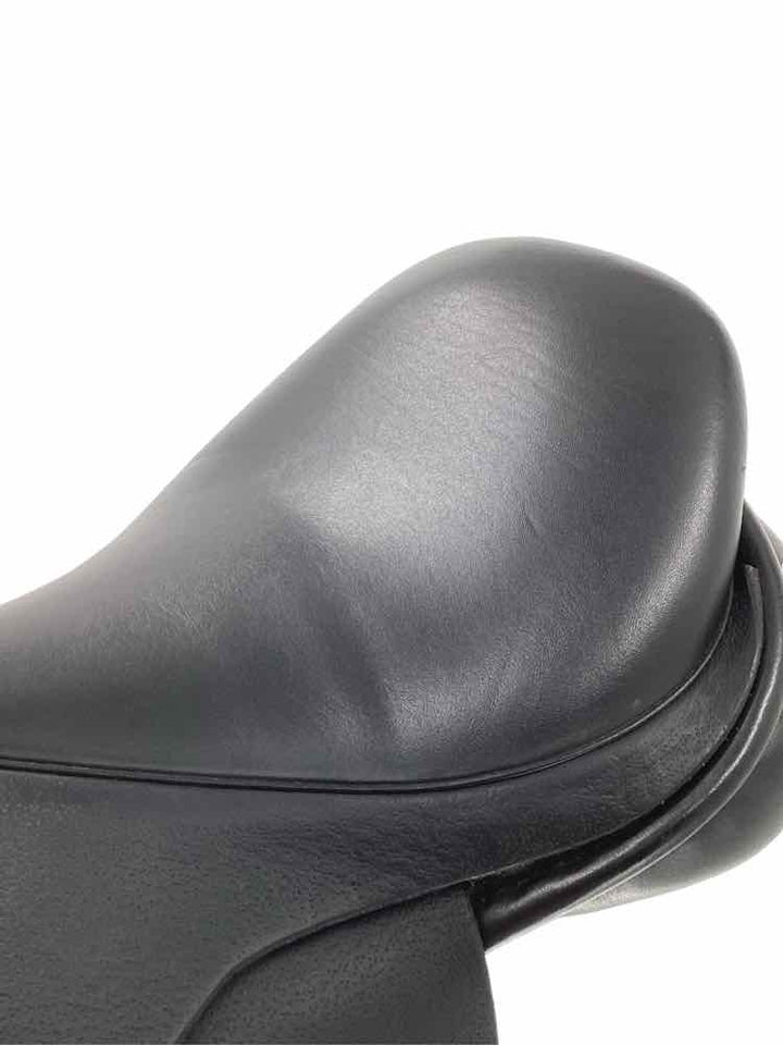 17" Black Country used close contact saddle