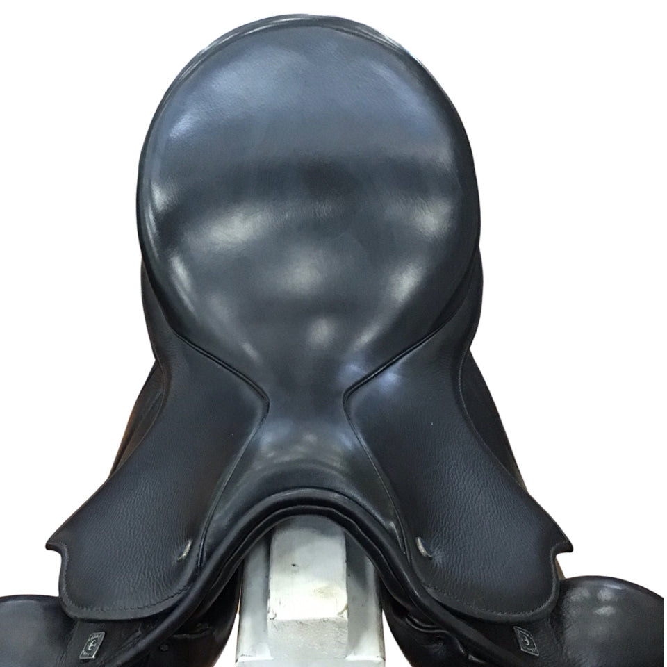 18" Stubben Centurion 31cm Medium/Wide Demo Condition Dressage Saddle - H