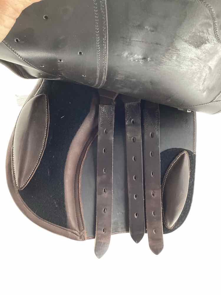 16.5" Collegiate used close contact saddle adjustable tree comes with gullets B