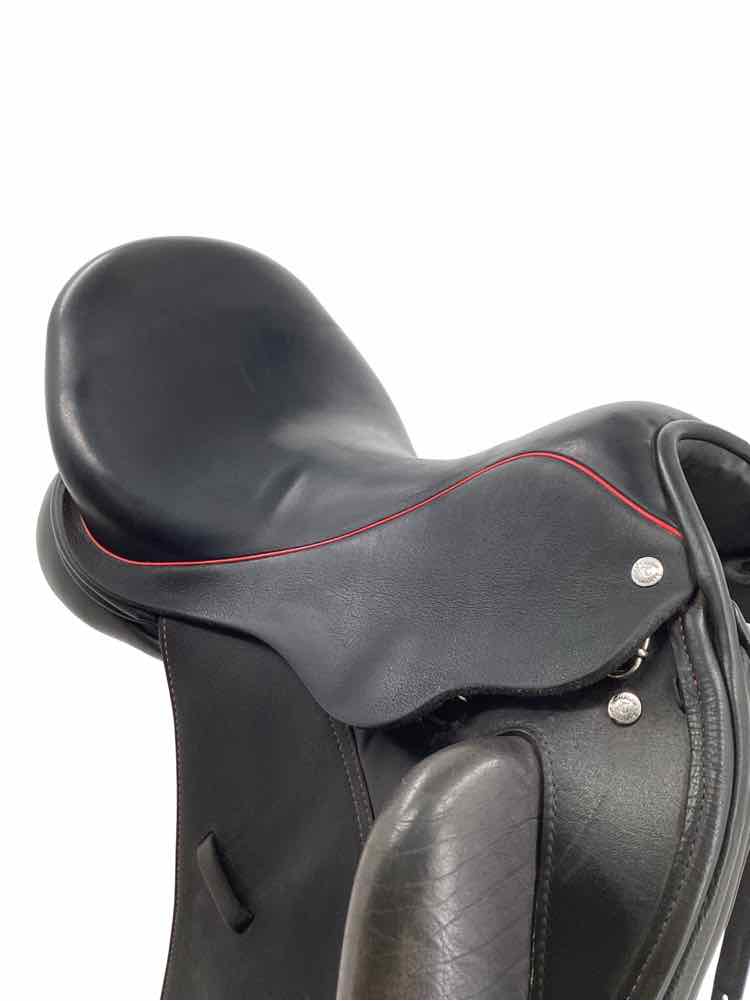 17" Custom Saddlery Wolfgang black with red piping, measure 17" but sits like 16