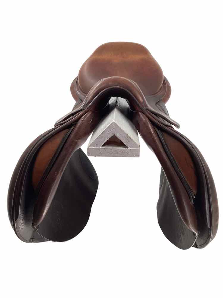 18" CWD used close contact saddle forward flap