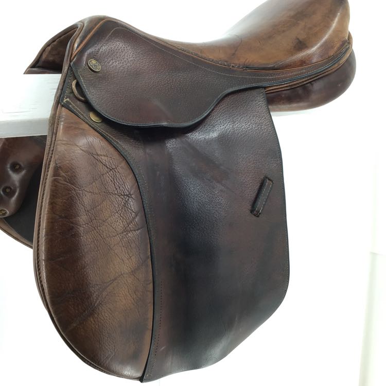 17.5" Beval used close contact saddle B