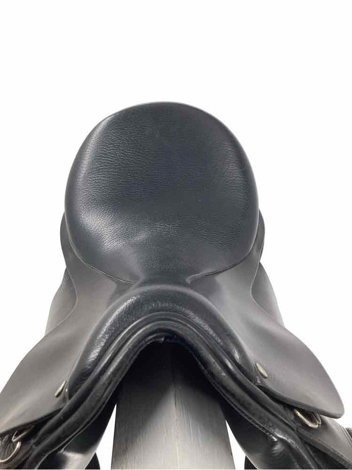 17.5" Cambridge used dressage saddle