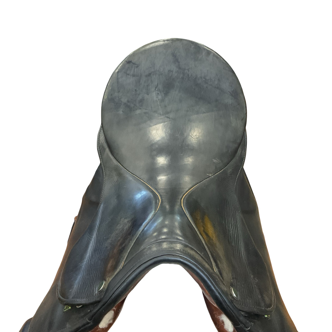 17" Stubben Romanus 31.5cm Med/Wide Used Dressage Saddle
