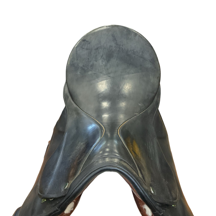 17" Stubben Romanus 31.5cm Med/Wide Used Dressage Saddle