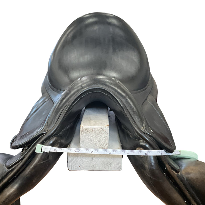 17.5" CWD SE08 Medium Used Dressage Saddle