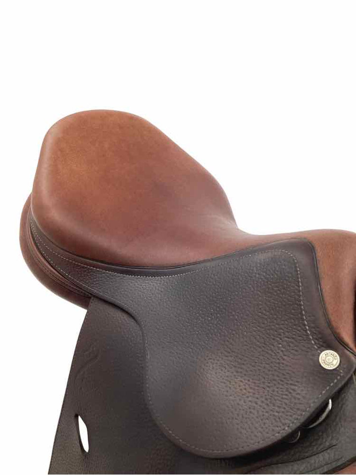 17" Antares used close contact saddle