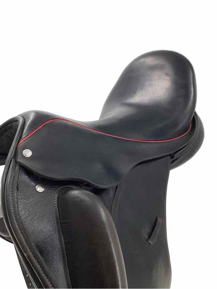 17" Custom Saddlery Wolfgang black with red piping, measure 17" but sits like 16