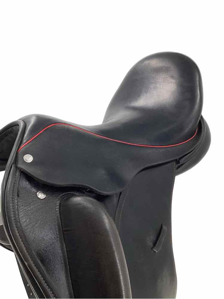 17" Custom Saddlery Wolfgang black with red piping, measure 17" but sits like 16