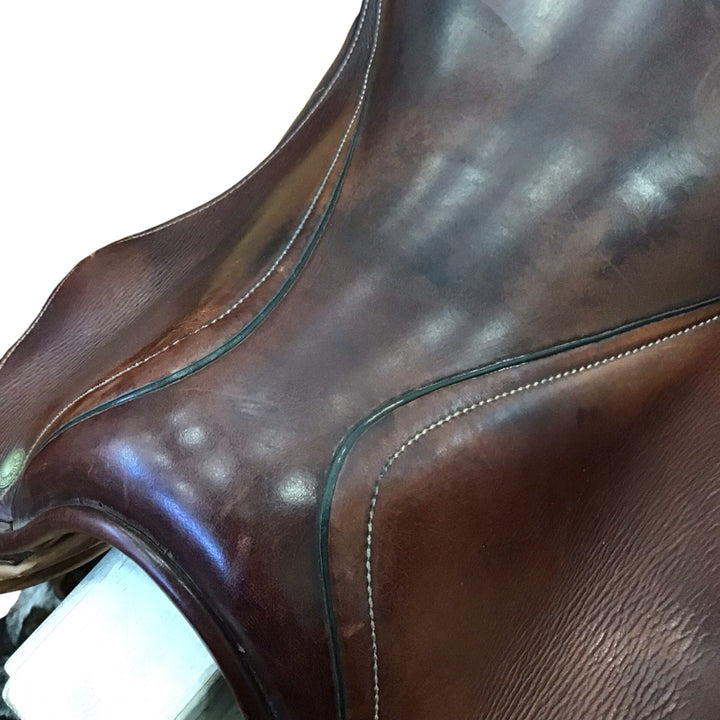 17" Devoucoux Biarritz Medium Used Hunter/Jumper Saddle - H