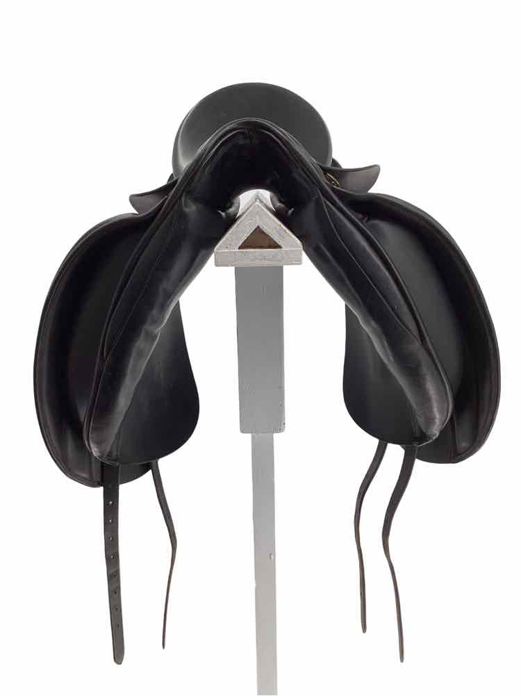 17.5" J Hulsebos used dressage saddle B Has Cover