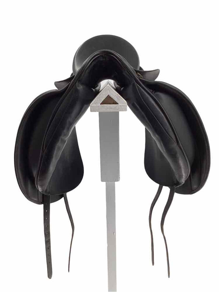 17.5" J Hulsebos used dressage saddle B Has Cover