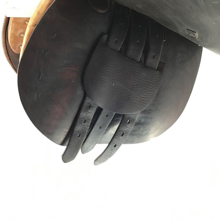 16.5" Beval used close contact saddle B