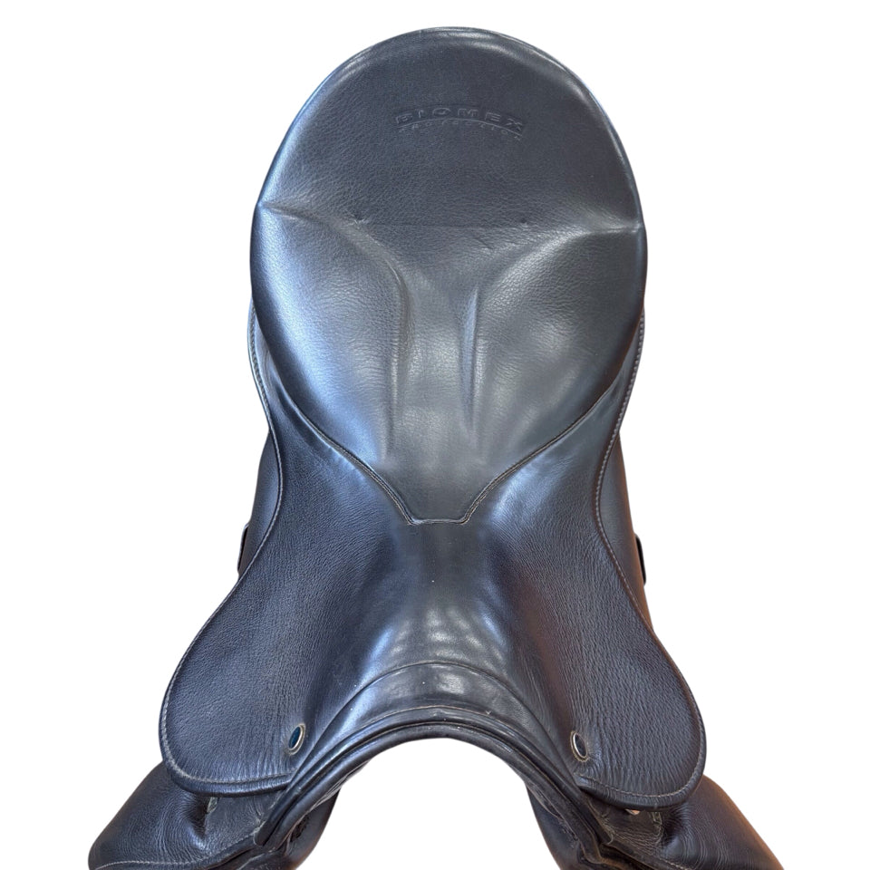 18" Stubben Maestoso De Luxe 28cm Med/Narrow Used Dressage Saddle - H