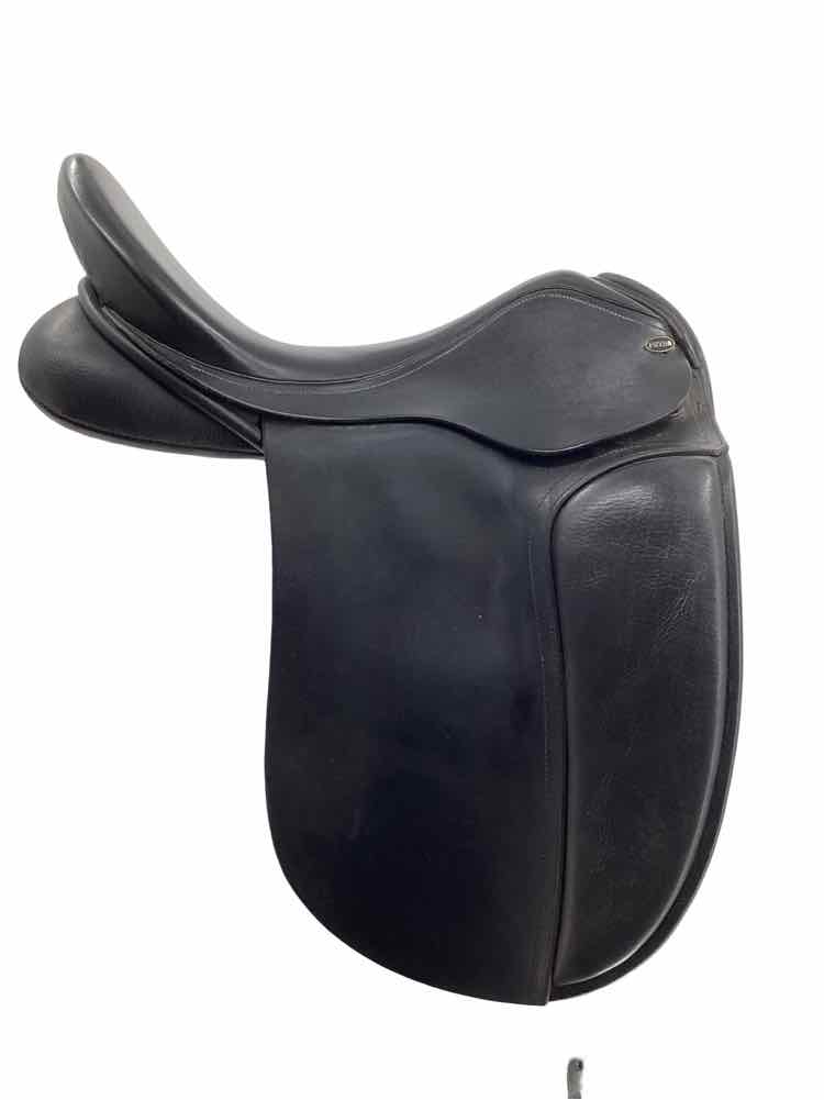 18" Fryso legacy used dressage saddle B