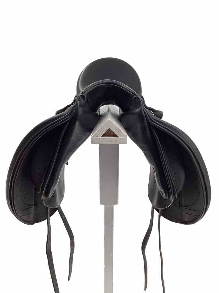 18" Jes Ride International Tango used dressage saddle fantastic shape B