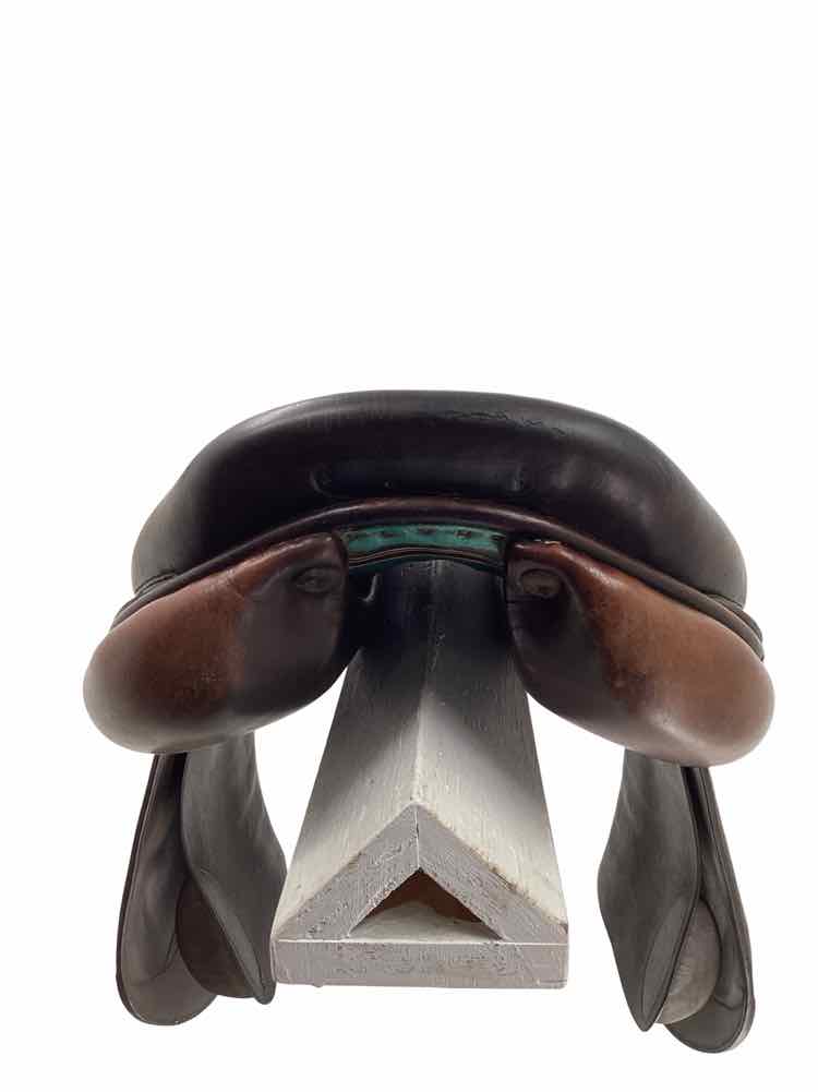 18" Voltaire palm beach with very forward flap used close contact saddle